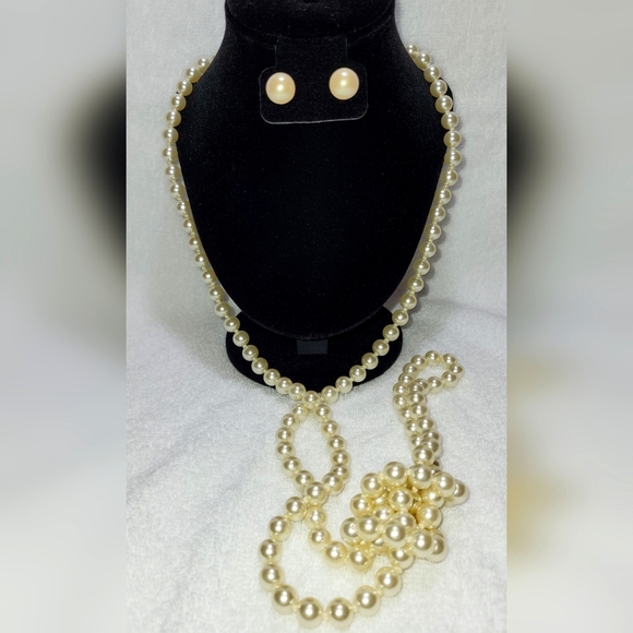 Classic Cream Pearl 5mm Beaded Necklace and Stud Earring Set / Pierced - Picture 3 of 6